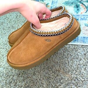UGG Chestnut Tasman Slipper Women’s Size 8